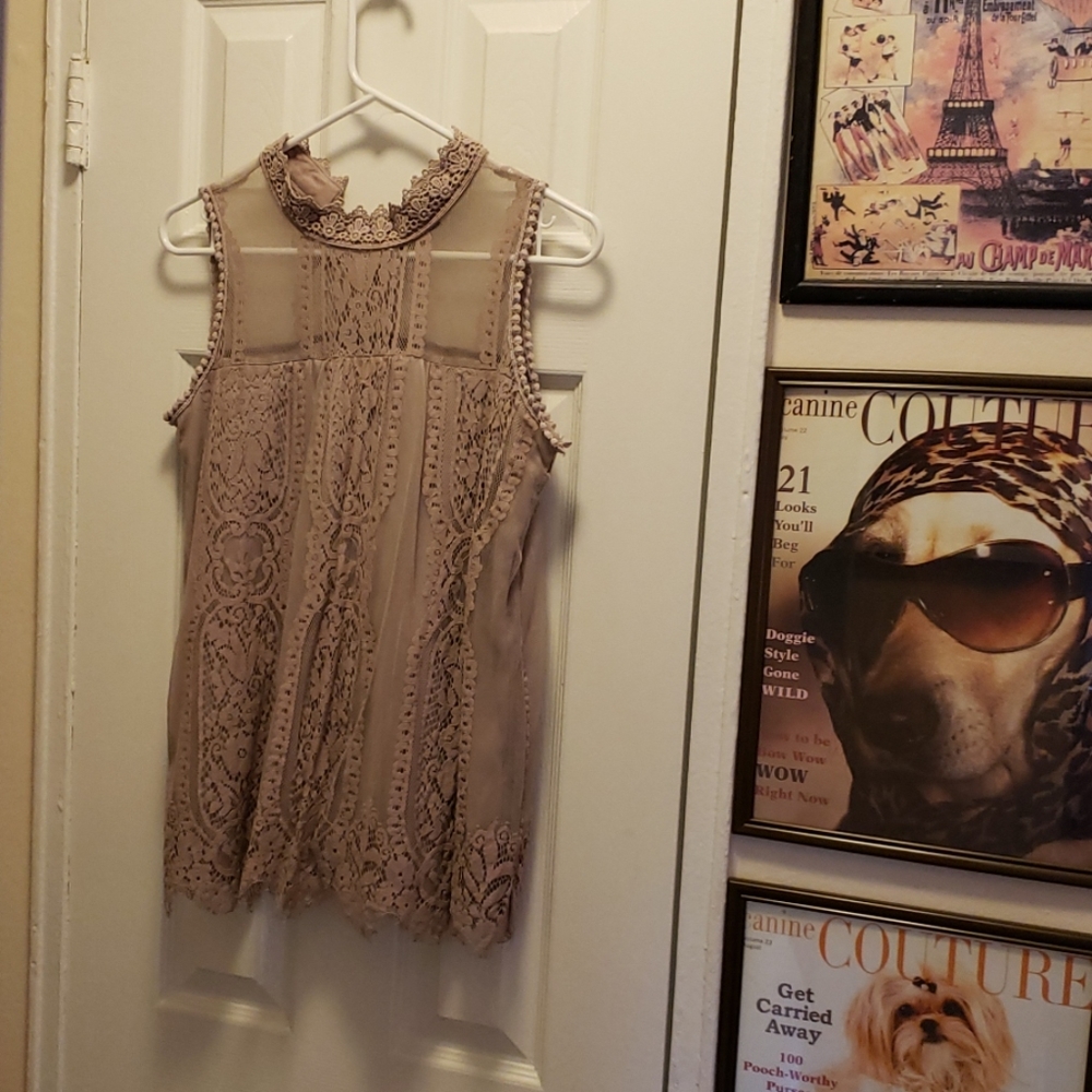 Lace sleeveless shirt